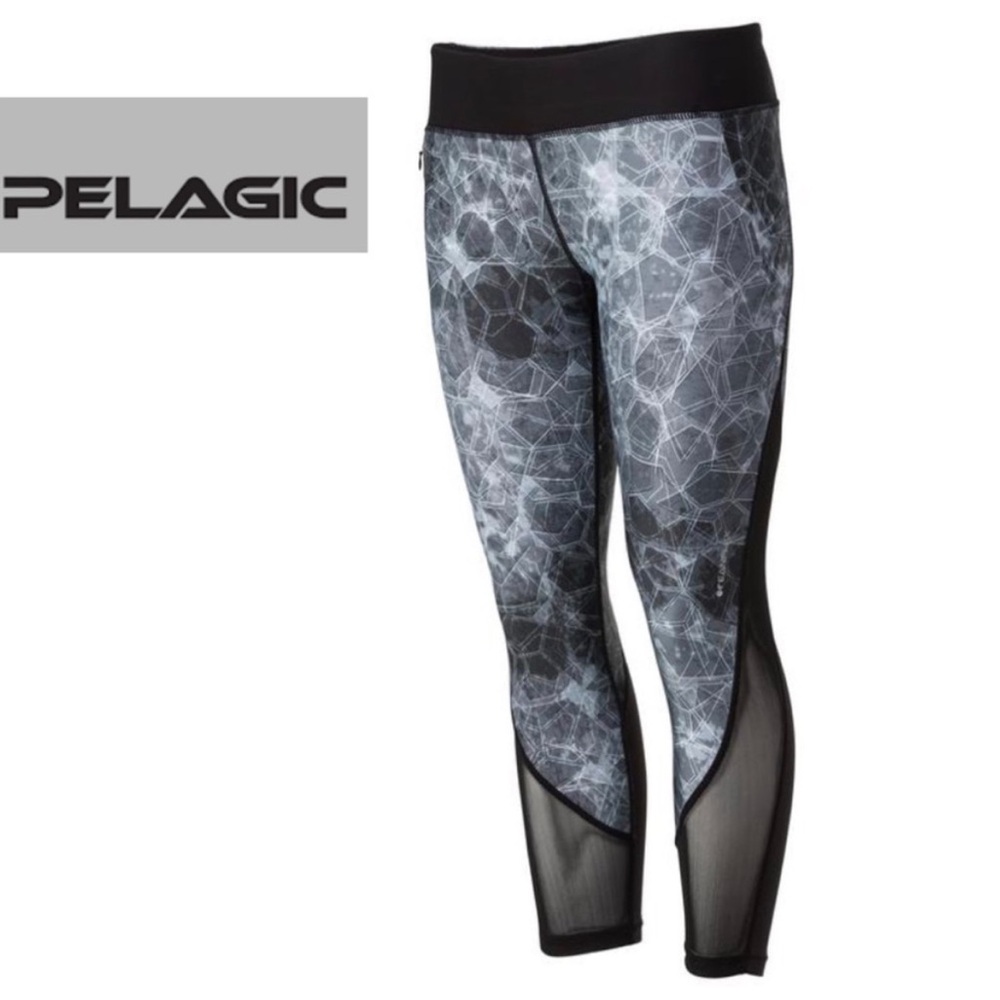 Pelagic Black & Gray Capri Hex Leggings, Size Medium